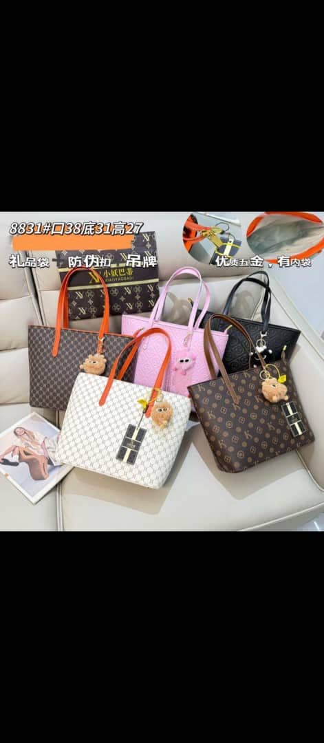 Tothe bags with Teddy/Labubu